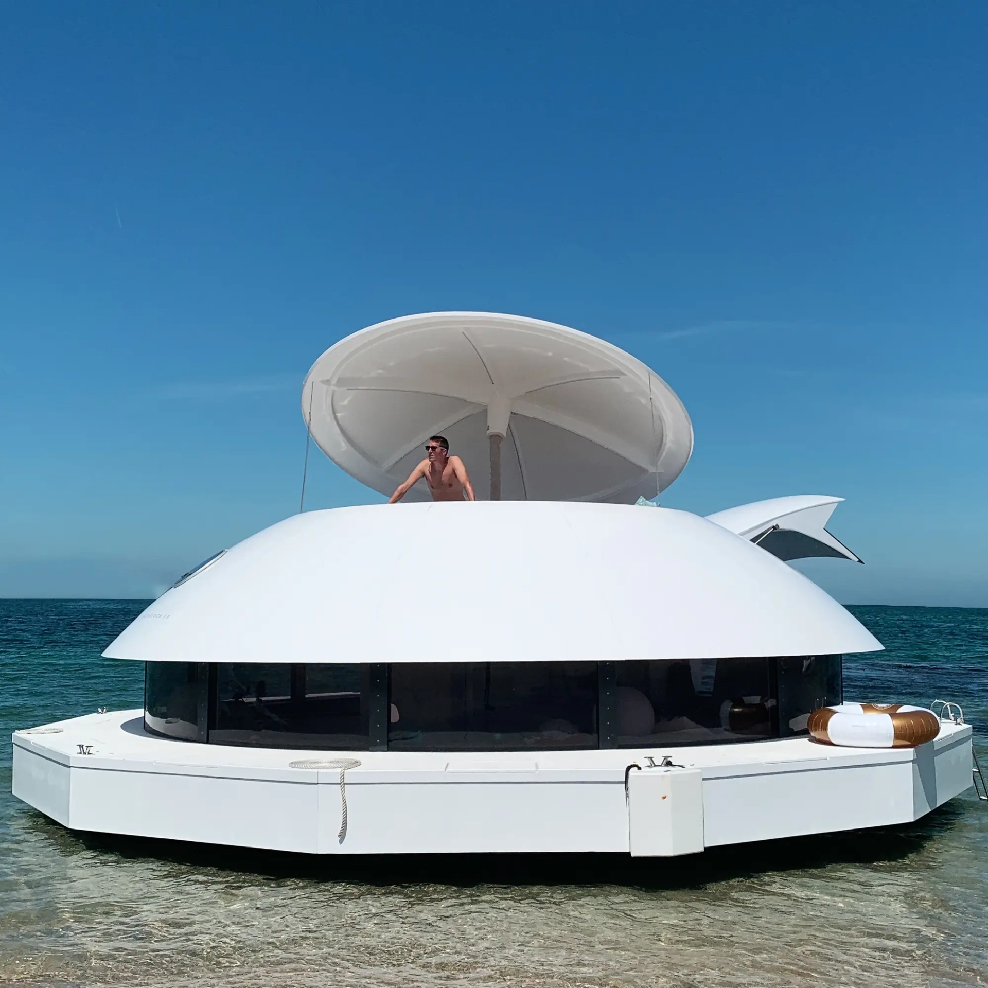 suite-flottante-herbergement-insolite-sur-eau-2